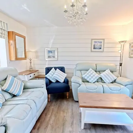 Sunset Retreat - Part Of The The Bay Village With Pool, Gym And Direct Access, Pub, Restaurant, Tennis And Meadows Walks