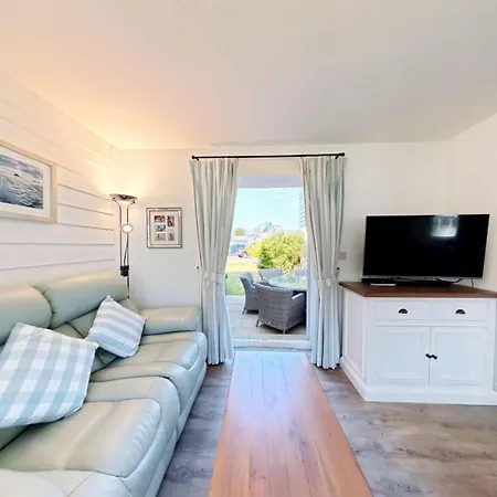 Sunset Retreat - Part Of The The Bay Village With Pool, Gym And Direct Access, Pub, Restaurant, Tennis And Meadows Walks Holiday home Filey