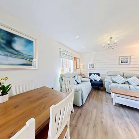 Feriehus Sunset Retreat - Part Of The The Bay Village With Pool, Gym And Direct Access, Pub, Restaurant, Tennis And Meadows Walks *
