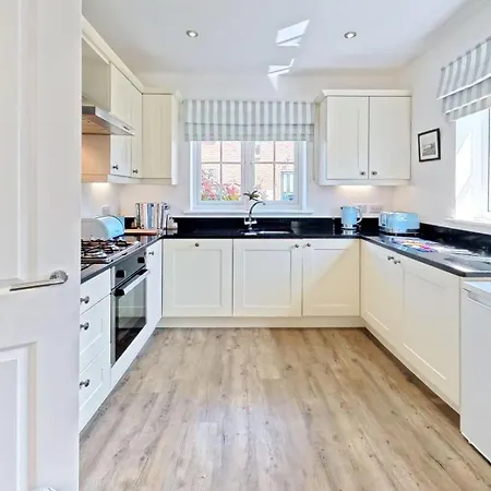 Sunset Retreat - Part Of The The Bay Village With Pool, Gym And Direct Access, Pub, Restaurant, Tennis And Meadows Walks Feriehus Filey