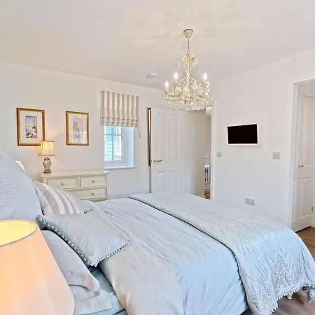 Sunset Retreat - Part Of The The Bay Village With Pool, Gym And Direct Access, Pub, Restaurant, Tennis And Meadows Walks * Filey