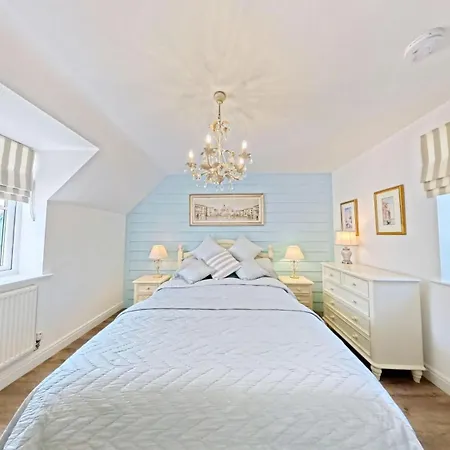 Sunset Retreat - Part Of The The Bay Village With Pool, Gym And Direct Access, Pub, Restaurant, Tennis And Meadows Walks * Filey