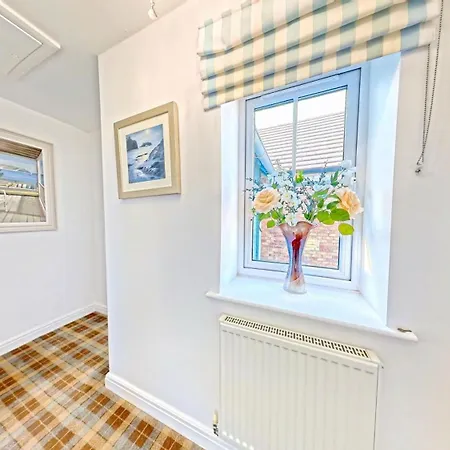 Sunset Retreat - Part Of The The Bay Village With Pool, Gym And Direct Access, Pub, Restaurant, Tennis And Meadows Walks Holiday home Filey