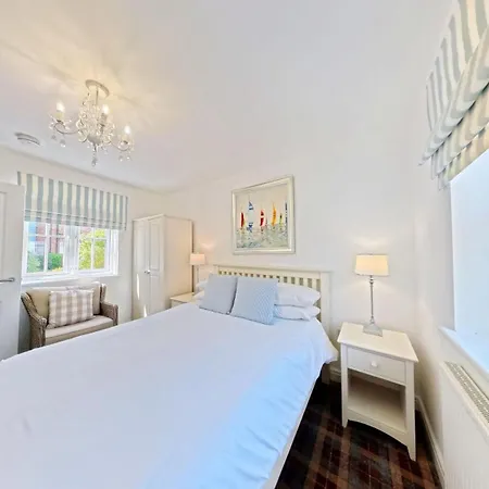 Sunset Retreat - Part Of The The Bay Village With Pool, Gym And Direct Access, Pub, Restaurant, Tennis And Meadows Walks Filey