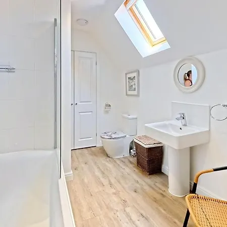 Sunset Retreat - Part Of The The Bay Village With Pool, Gym And Direct Access, Pub, Restaurant, Tennis And Meadows Walks * Filey