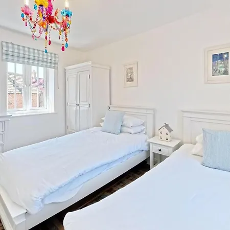 Feriehus Sunset Retreat - Part Of The The Bay Village With Pool, Gym And Direct Access, Pub, Restaurant, Tennis And Meadows Walks