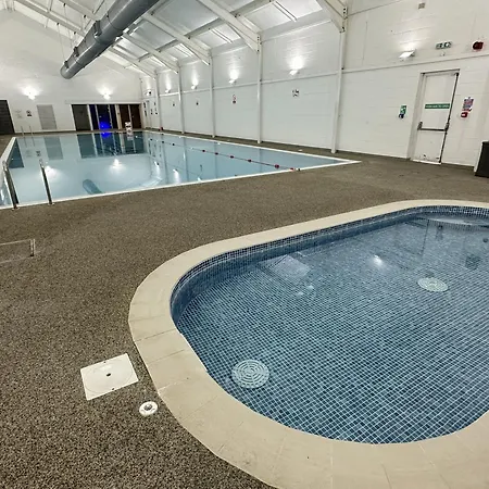 Sunset Retreat - Part Of The The Bay Village With Pool, Gym And Direct Access, Pub, Restaurant, Tennis And Meadows Walks *
