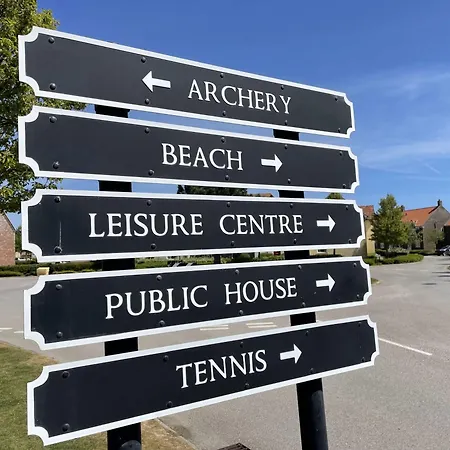 Sunset Retreat - Part Of The The Bay Village With Pool, Gym And Direct Access, Pub, Restaurant, Tennis And Meadows Walks Holiday home *