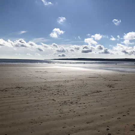 Sunset Retreat - Part Of The The Bay Village With Pool, Gym And Direct Access, Pub, Restaurant, Tennis And Meadows Walks Holiday home *