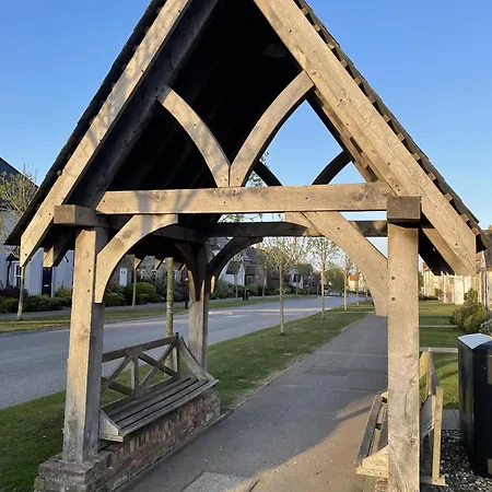 Sunset Retreat - Part Of The The Bay Village With Pool, Gym And Direct Access, Pub, Restaurant, Tennis And Meadows Walks