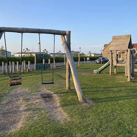 Sunset Retreat - Part Of The The Bay Village With Pool, Gym And Direct Access, Pub, Restaurant, Tennis And Meadows Walks Holiday home *